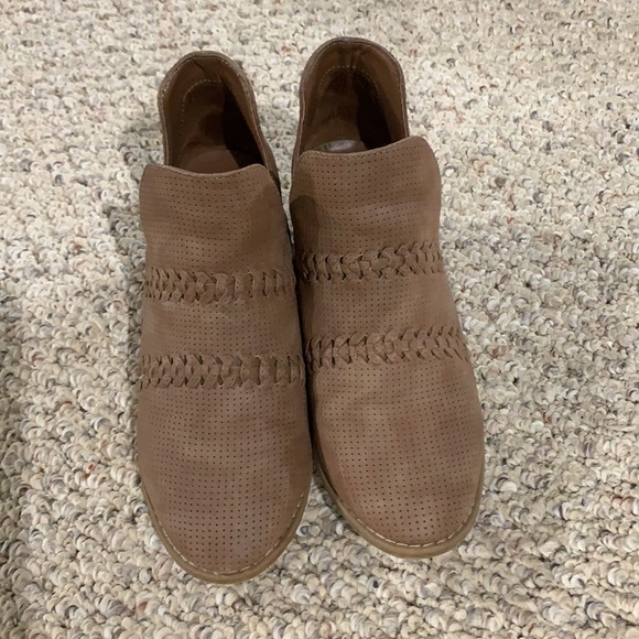 Universal Thread Booties - Picture 2 of 2